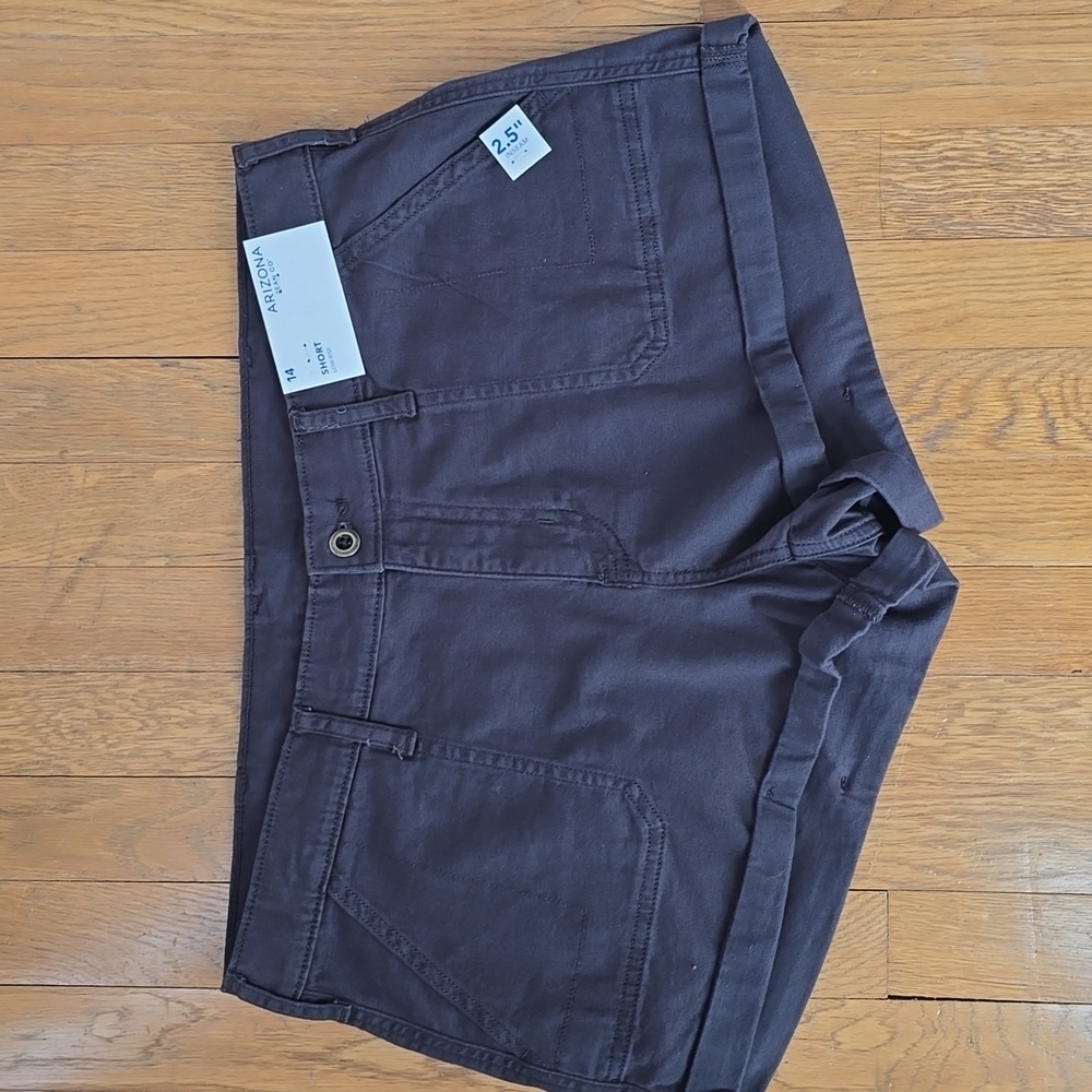 ARIZONA JEAN CO BRAND WOMEN'S JUNIOR PLUS SIZE DARK GREY LOW-RISE SHORTS SIZE 14